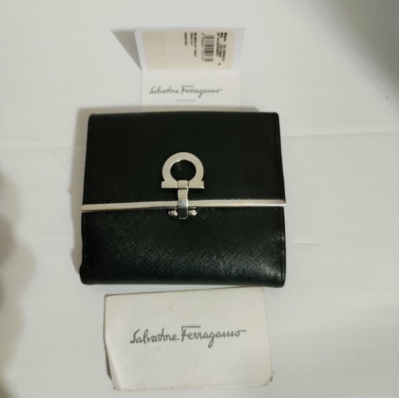 Authentic Salvatore Ferragamo Leather "Gancini" Key Ring Wallet - Picture 5 of 9